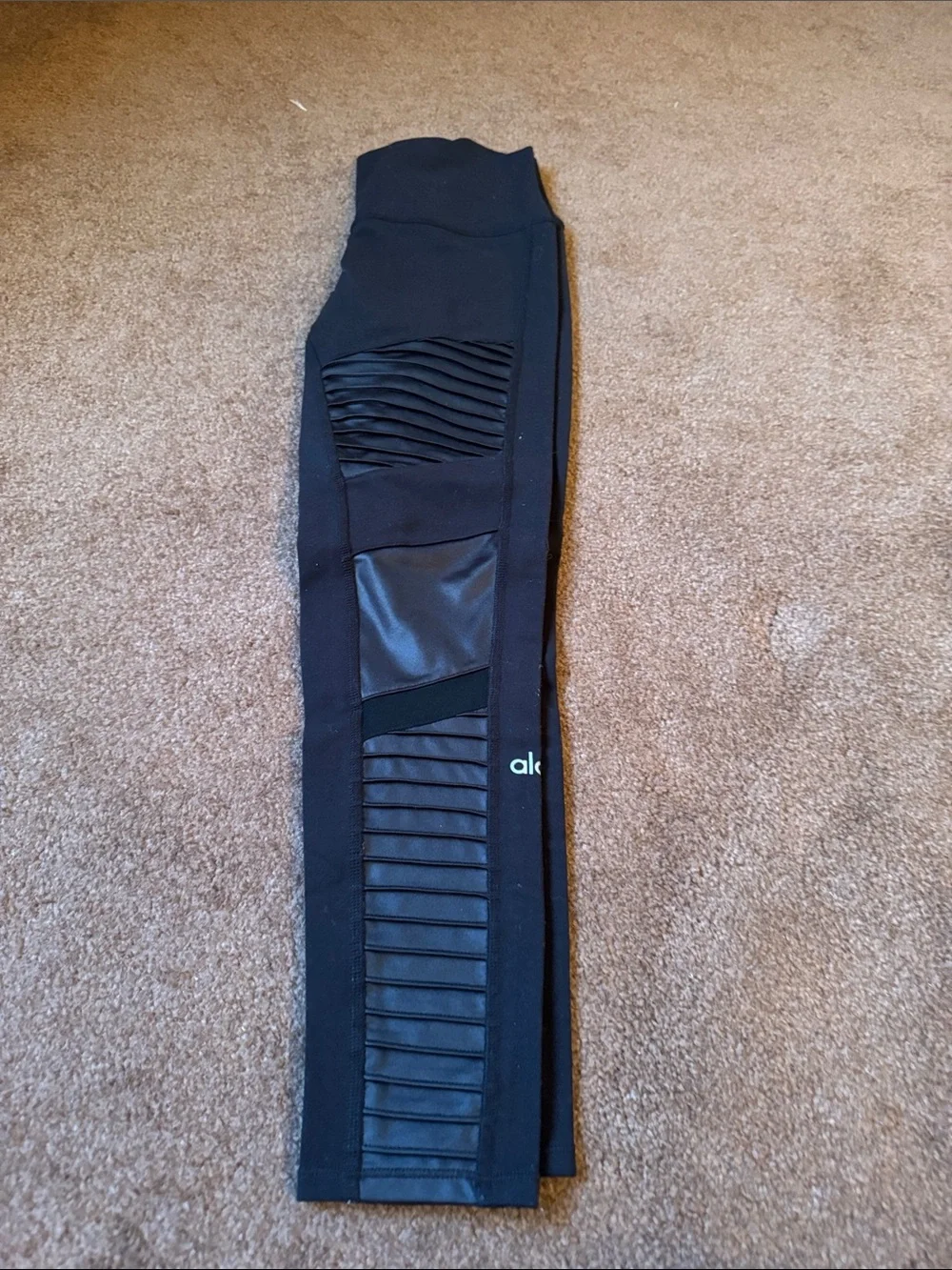 ALO Yoga leggings ribbed
